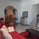 Lucia, Olhos D'agua, Vila