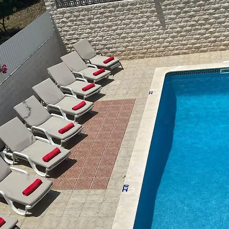 Lucia, Olhos D'agua, *