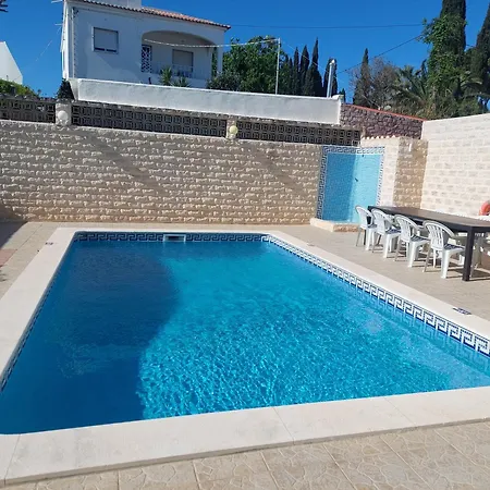 فيلة Lucia, Olhos D'agua, *