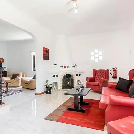 Lucia, Olhos D'agua, Албуфейра