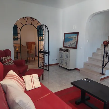 Lucia, Olhos D'agua, Вилла