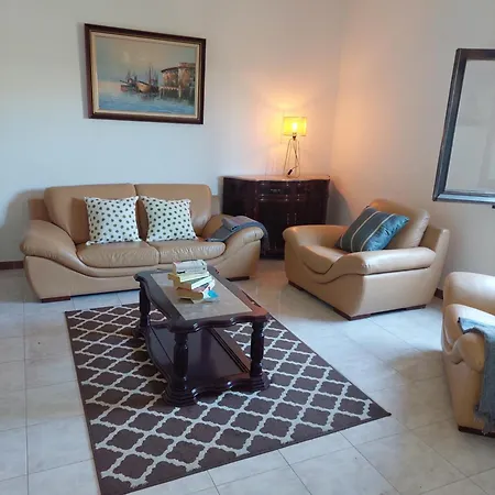 Lucia, Olhos D'agua, فيلة