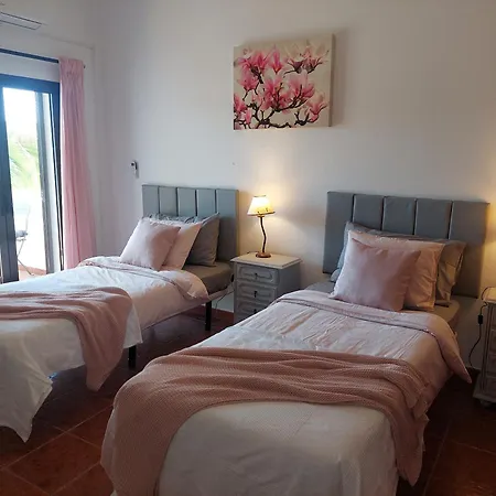 Lucia, Olhos D'agua, * Албуфейра