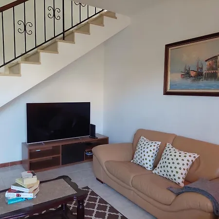 Lucia, Olhos D'agua, فيلة