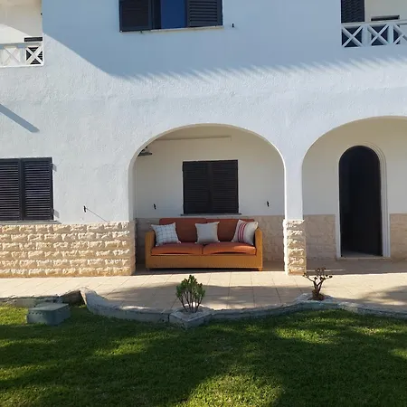 Lucia, Olhos D'agua, 빌라 *