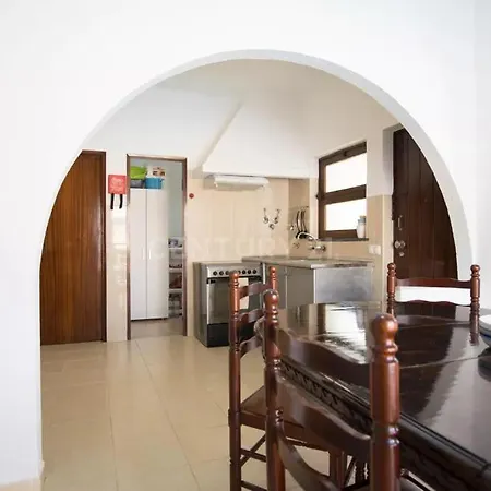 Lucia, Olhos D'agua, *