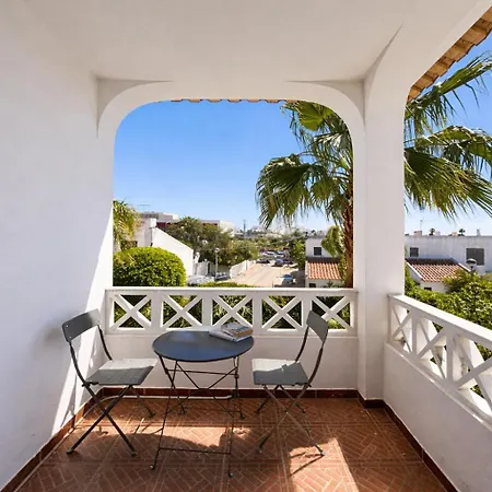 Lucia, Olhos D'agua, Villa