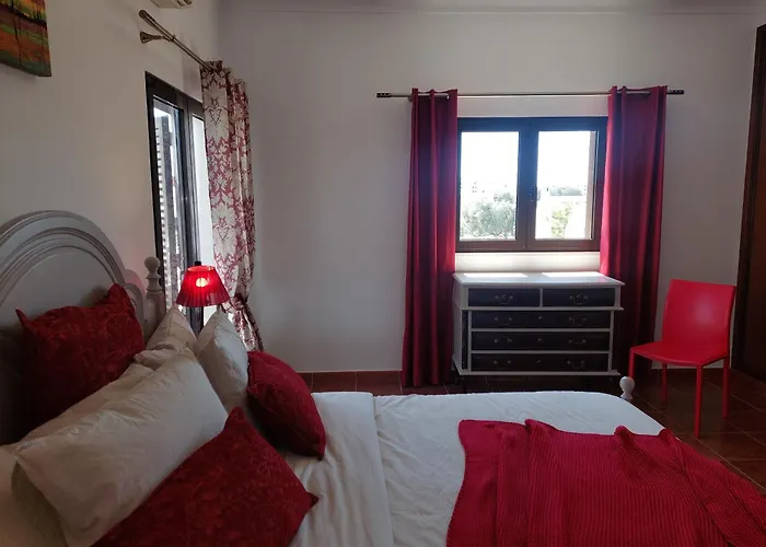 Lucia, Olhos D'agua, * Αλμπουφέιρα