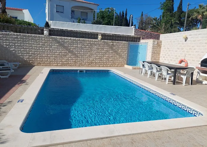 Βίλα Lucia, Olhos D'agua, *