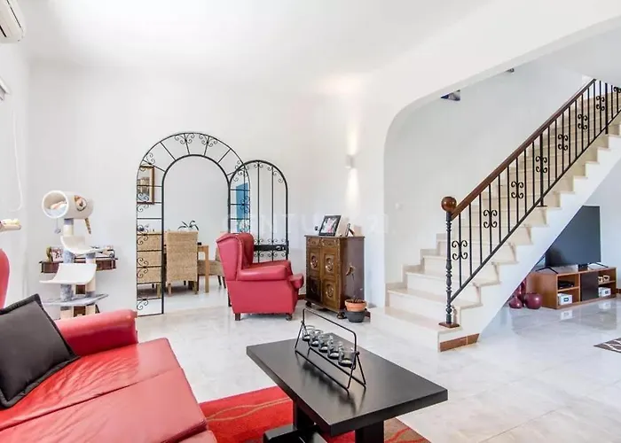 Lucia, Olhos D'agua,