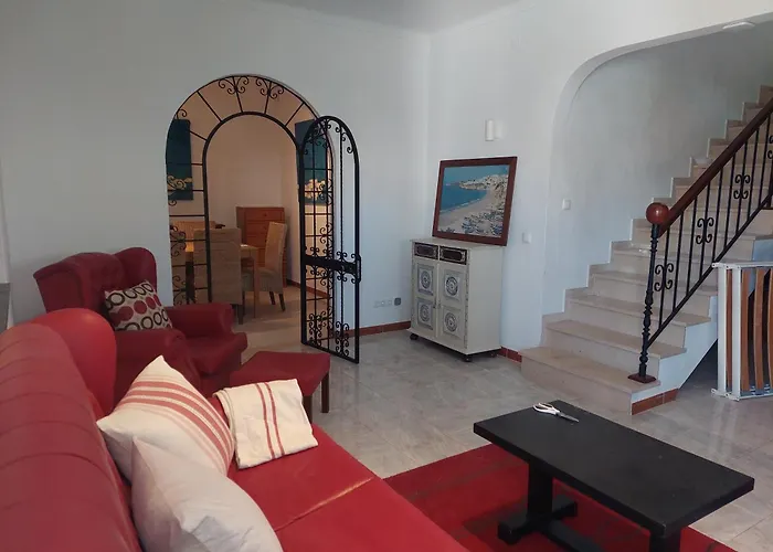 Lucia, Olhos D'agua, Βίλα