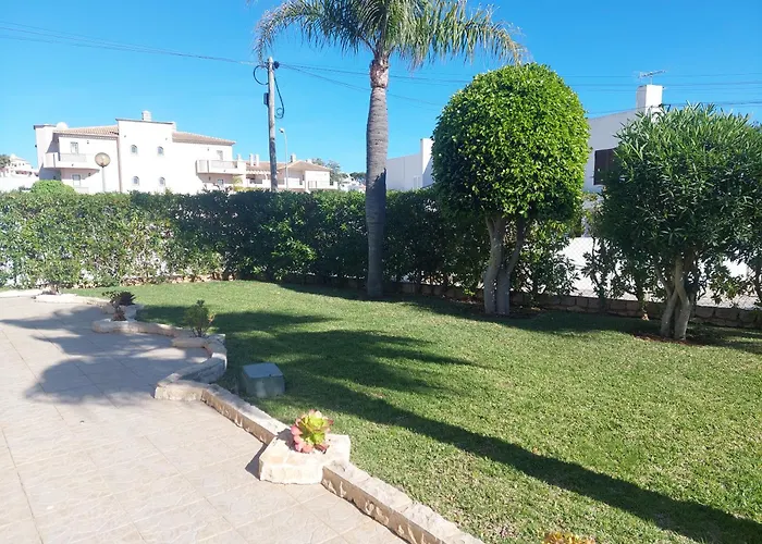 Lucia, Olhos D'agua, Βίλα Αλμπουφέιρα