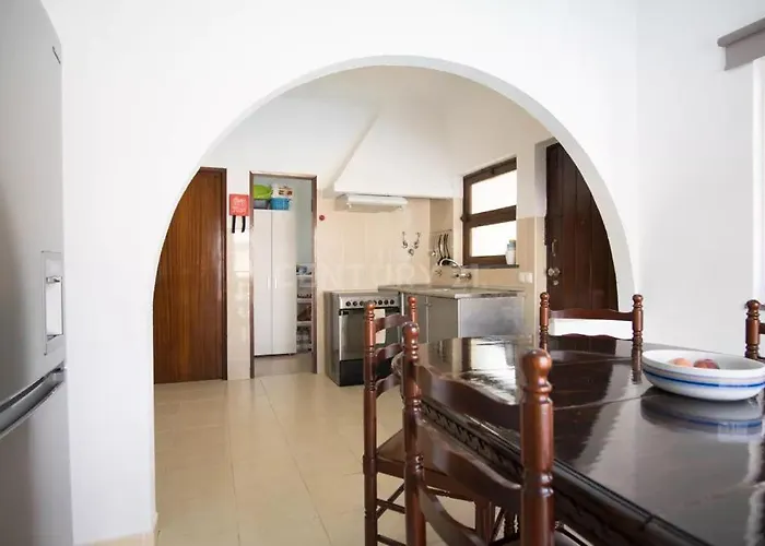 Lucia, Olhos D'agua, *