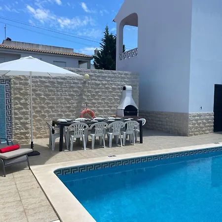 Lucia, Olhos D'agua, *