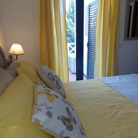 Lucia, Olhos D'agua, *