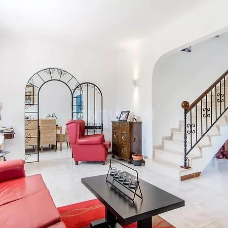 Lucia, Olhos D'agua,