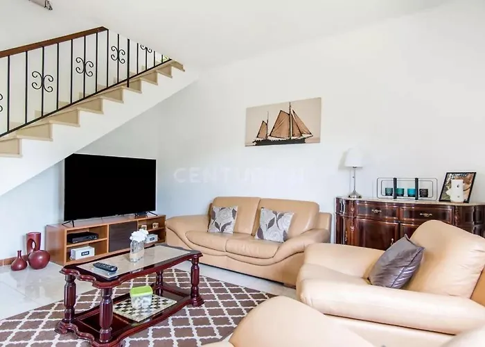 Lucia, Olhos D'agua, *