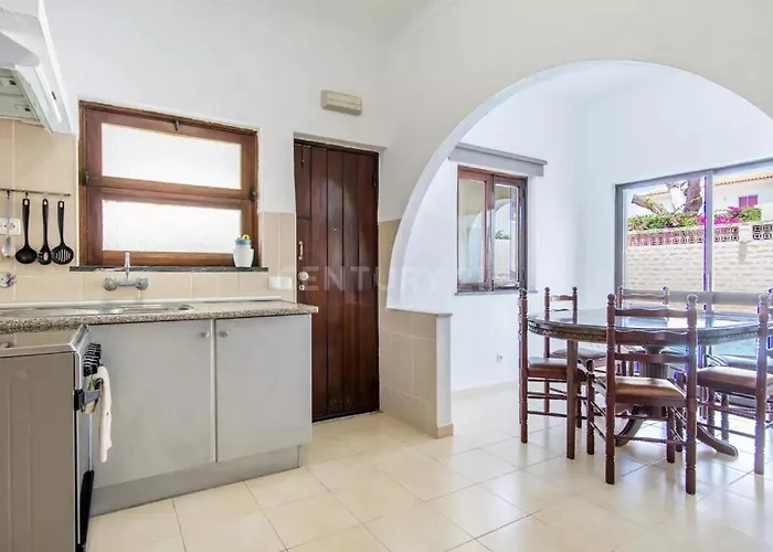 Lucia, Olhos D'agua, * 阿尔布费拉