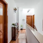 Lucia, Olhos D'agua, Villa