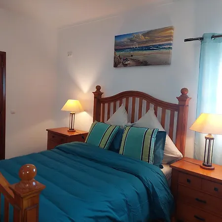 Lucia, Olhos D'agua, Villa *