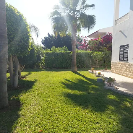 Lucia, Olhos D'agua, Villa Albufeira